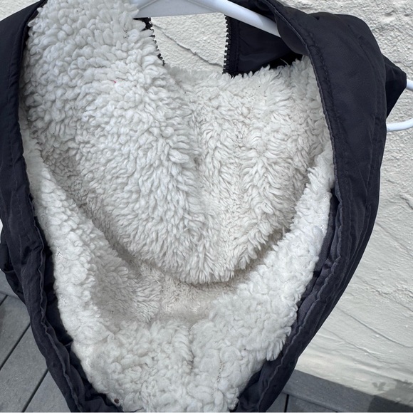 Abercrombie & Fitch Blue Puffer Vest size: small - Picture 4 of 7